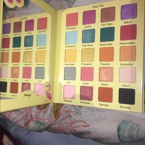 Violet Voss flamingo pallet